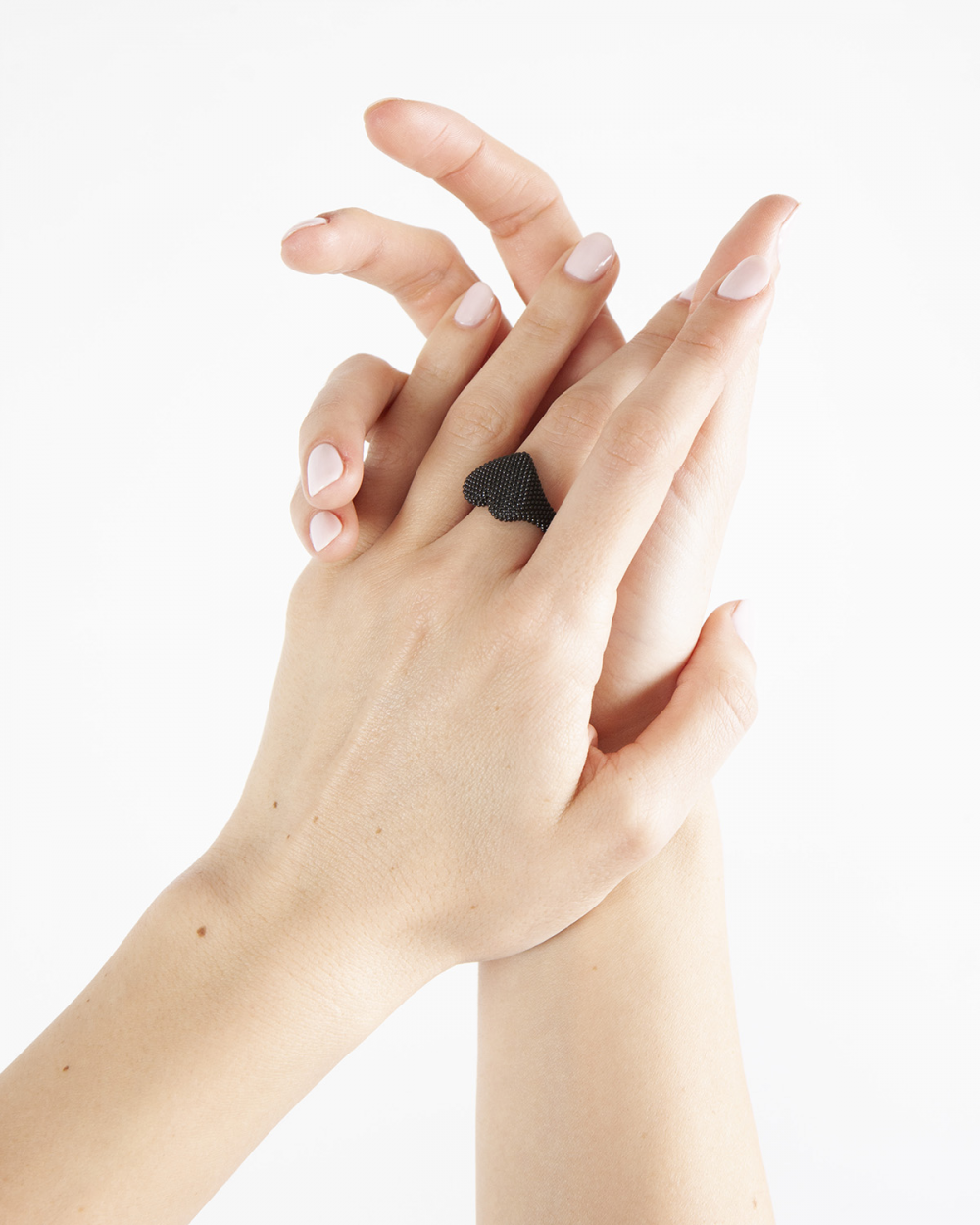 TOTAL BLACK DOTTED HEART SIGNET RING